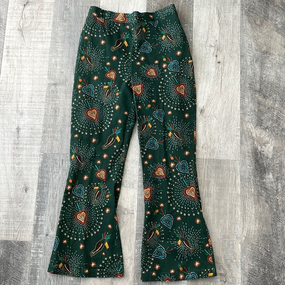 FARM Rio Pants - Anthropologie Farm Rio 💜Fernanda Flared Pants Large Toucans Hearts Green